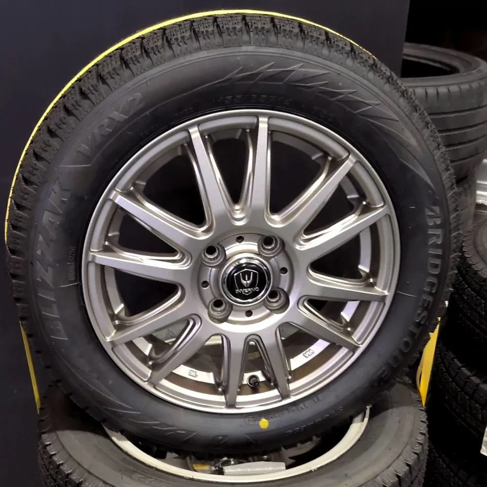 中古アルミホイールに組まれたスタッドレスタイヤのセット