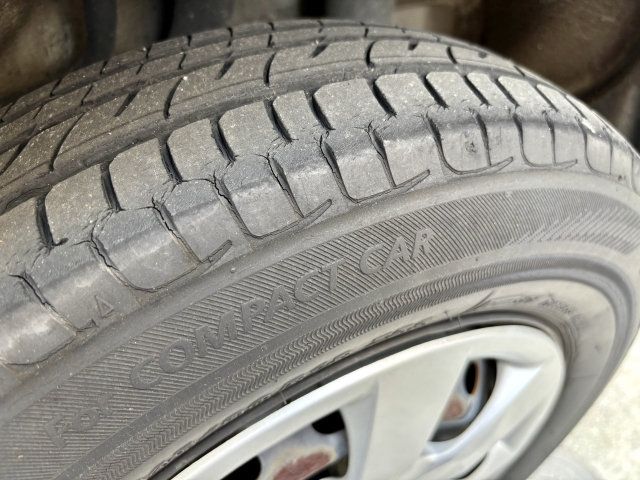 タイヤ交換はいつ？寿命のサイン（溝・ひび割れ・製造年）を見逃すな！のシリーズ記事画像