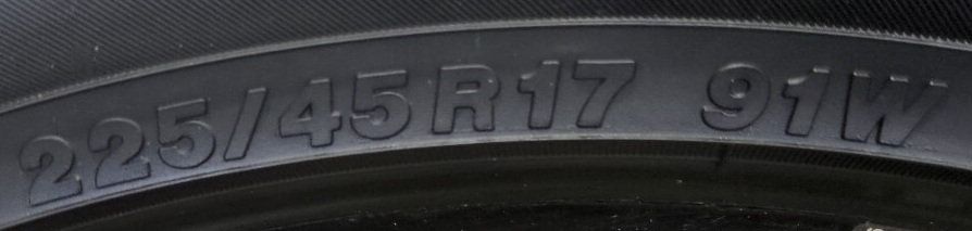 タイヤサイズの読み方マスター！側面の数字と記号の意味とは？のシリーズ記事画像
